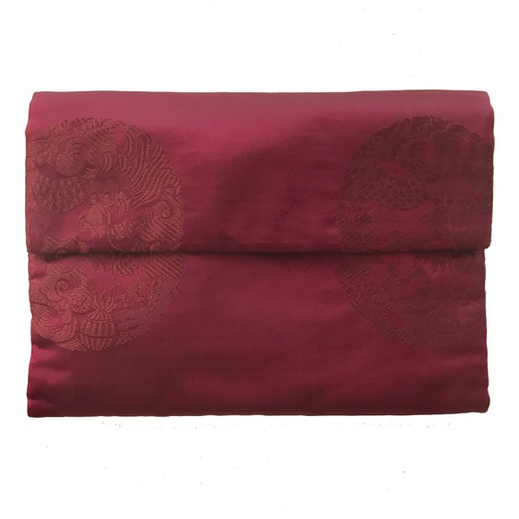 GORGEOUS SILK BURGUNDY CLUCH BAG - Picture 1 of 4